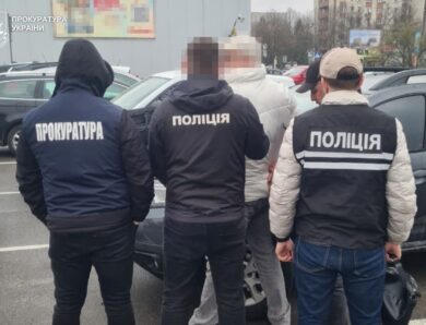 Львівський ексдоцент продавав “роботу в Інтерполі” для виїзду за кордон