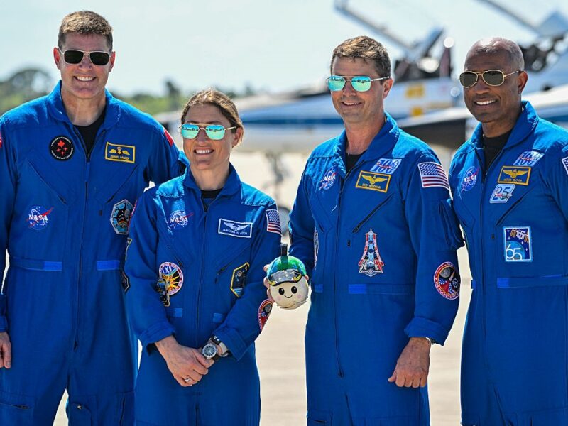 Людина знову летить на Місяць. Місія Артеміда-2