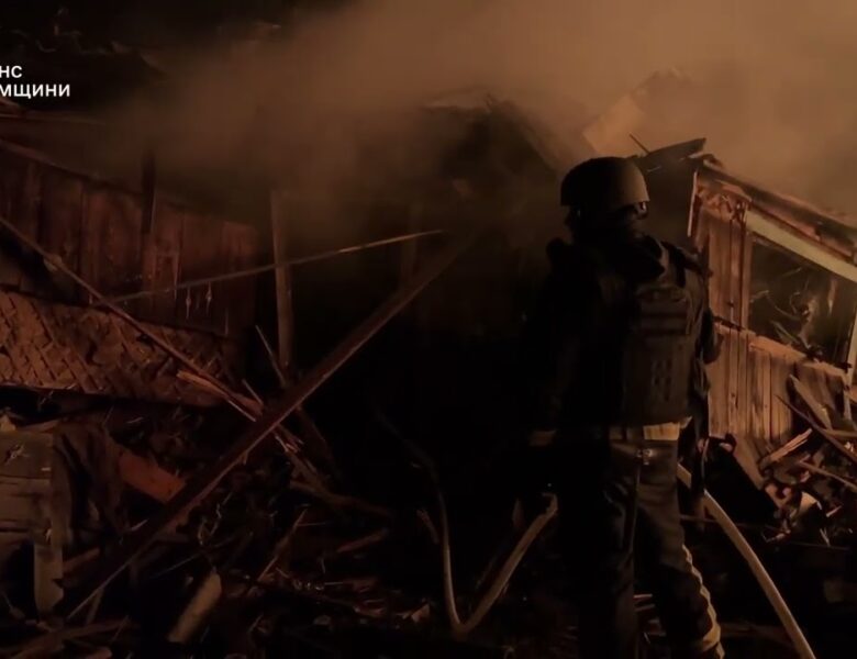 Сумщина: рятувальники ліквідували пожежу, що виникла внаслідок масованої нічної атаки рф
