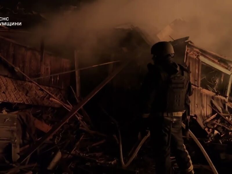Сумщина: рятувальники ліквідували пожежу, що виникла внаслідок масованої нічної атаки рф