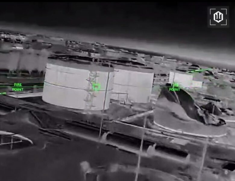 Мадяр показав удари по нафтобазі в Феодосії