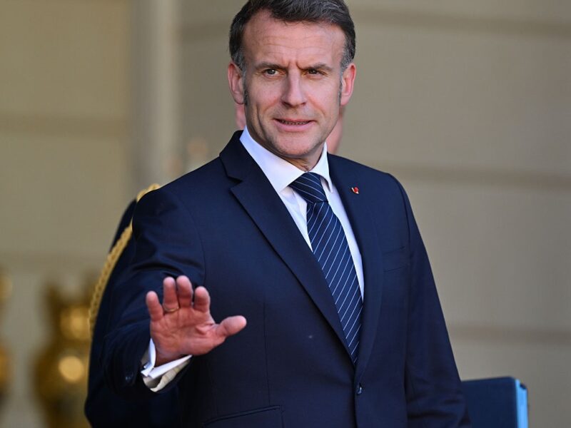 Макрон пообіцяв підтримку Франції переговорам Лівану та Ізраїлю