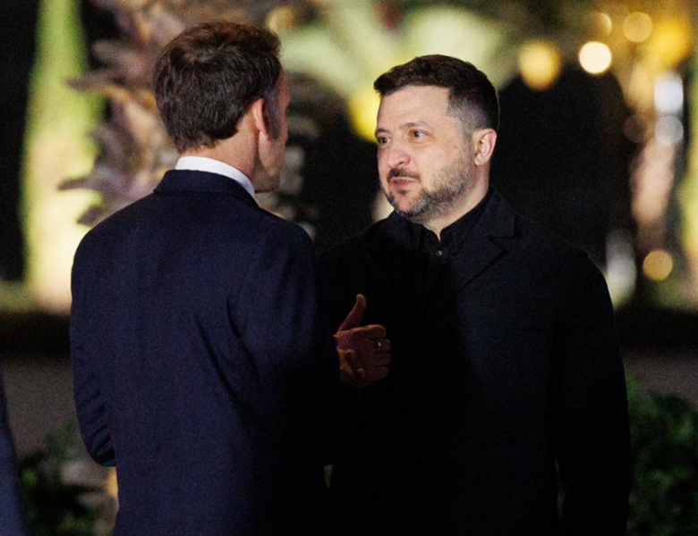 Макрон привітав розблокування кредиту Україну