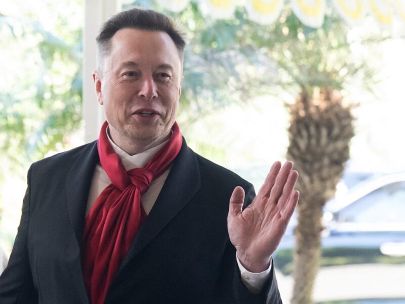 Маск заявив, що владу в Угорщині “захопив” Сорос