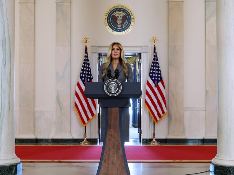 Меланія Трамп заперечила “будь-який зв’язок” з Епштейном