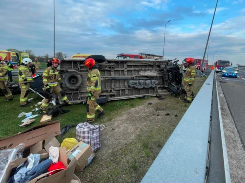 Мікроавтобус з українцями перекинувся у Польщі
