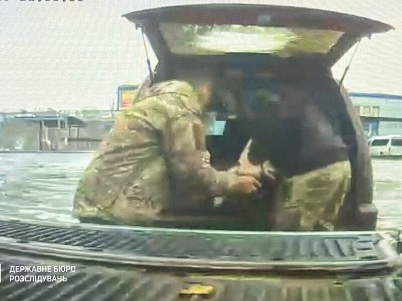 На Донеччині викрили військового на спробі продажу кулеметів