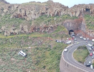 На Канарах перекинувся автобус з туристами, є жертви