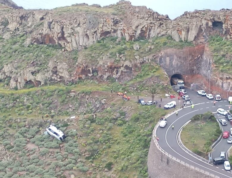 На Канарах перекинувся автобус з туристами, є жертви