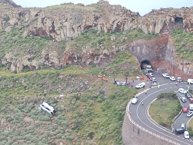 На Канарах перекинувся автобус з туристами, є жертви