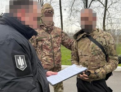 На Харківщині затримали дезертира, який продавав зброю з фронту