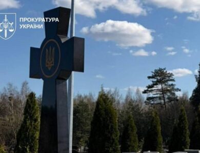 На Київщині викрили схему заробітку на могильних хрестах для військових