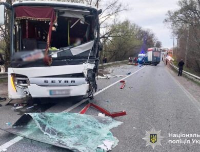 На Вінниччині вантажівка протаранила автобус з пасажирами