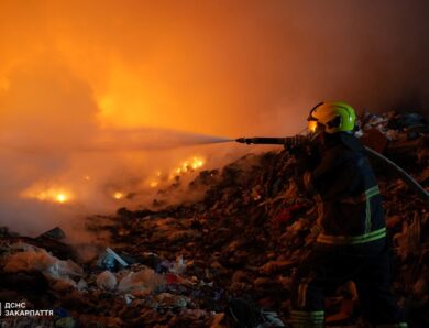На Закарпатті палає сміттєвий полігон