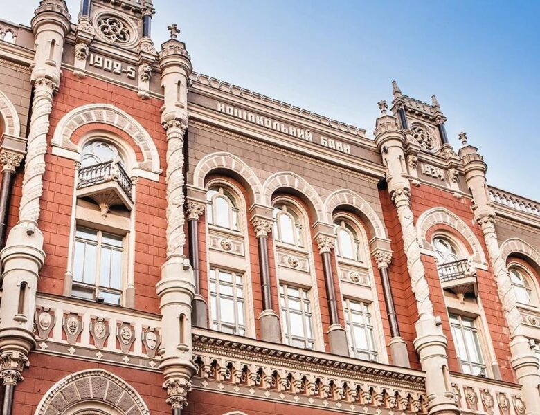 Нацбанк опустив курс гривні на початку тижня