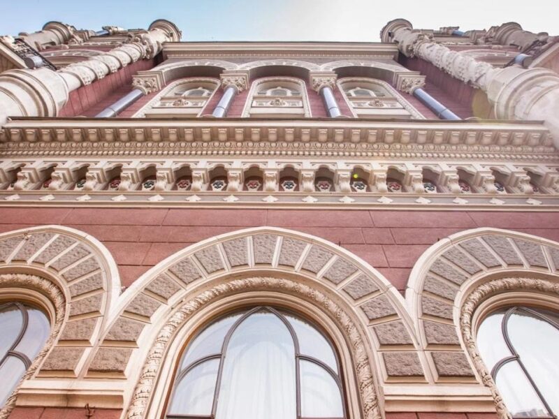 Нацбанк почав підвищувати курс гривні