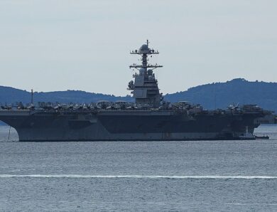 Найбільший авіаносець США залишає Близький Схід