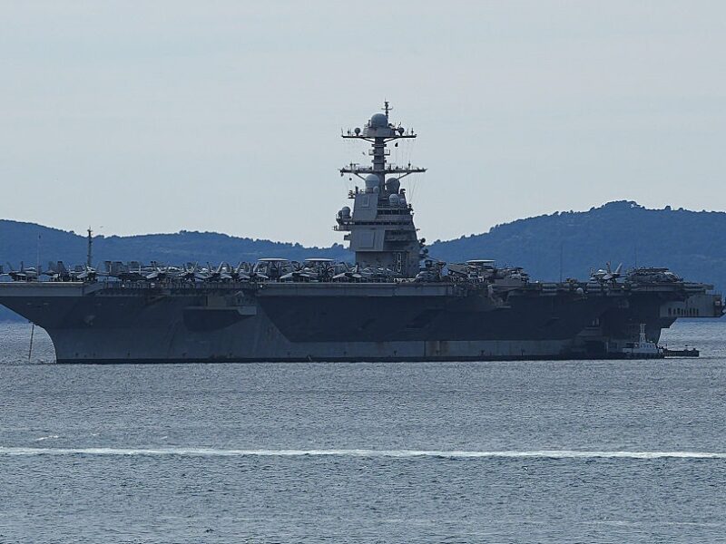 Найбільший авіаносець США залишає Близький Схід