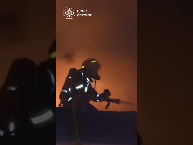 ПЕКЛО НА ХМЕЛЬНИЧЧИНІ: Гігантська пожежа після удару БпЛА!