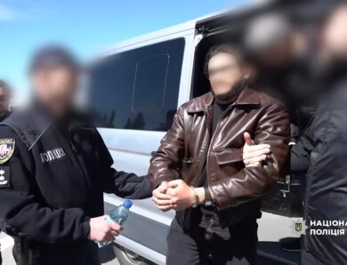 Поліцейські екстрадували з Естонії організатора схеми продажу неіснуючих авто для ЗСУ
