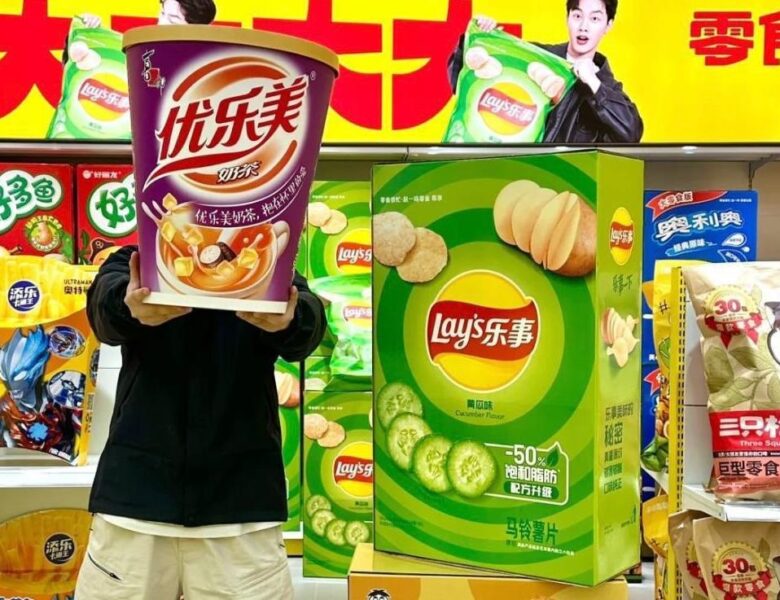 Пачка чипсів розміром з людину: з’явився магазин із гігантськими товарами