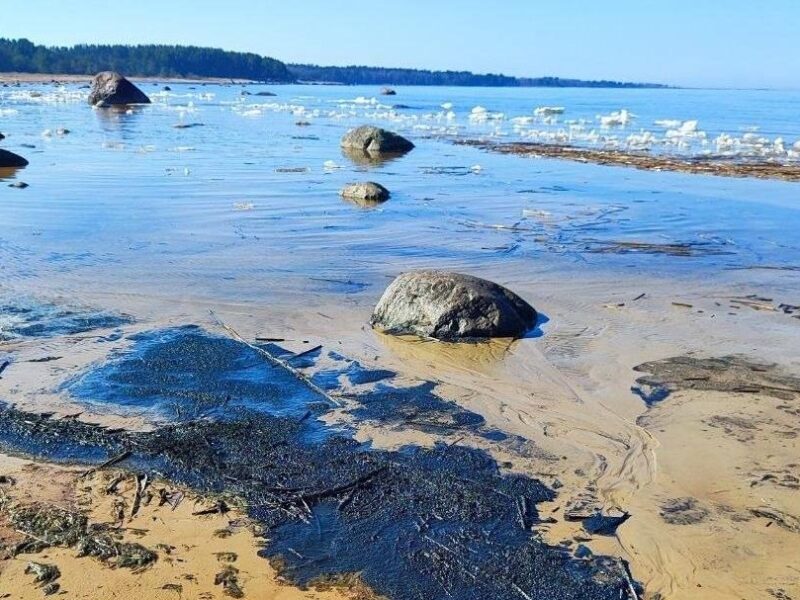 Під атакованою Усть-Лугою виявили величезну нафтову пляму – ЗМІ