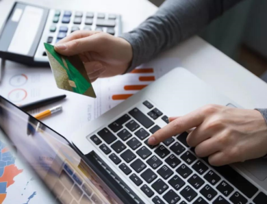 Платежі онлайн: який спосіб краде гроші, а який ні