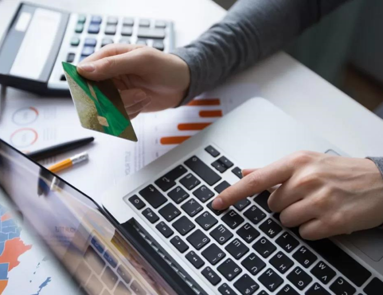 Платежі онлайн: який спосіб краде гроші, а який ні