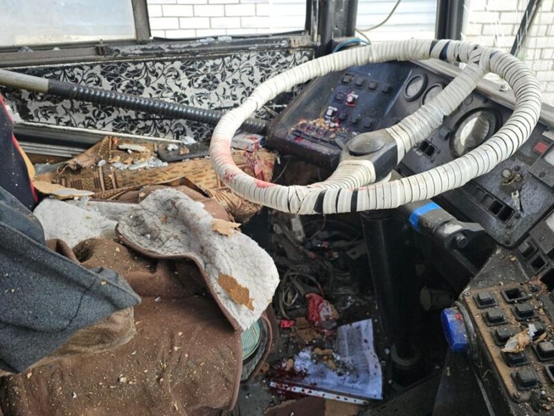 Помер водій тролейбуса, на який росіяни скинули вибухівку