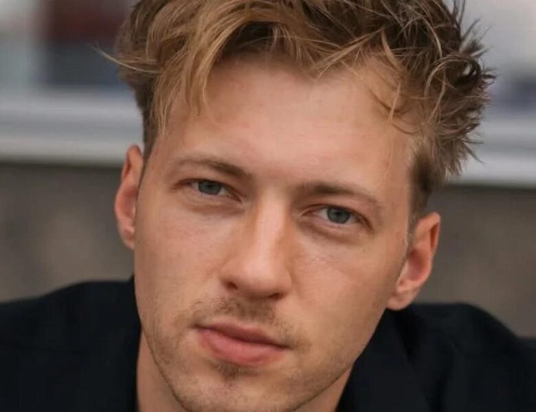 Популярний актор вперше засвітив нову обраницю