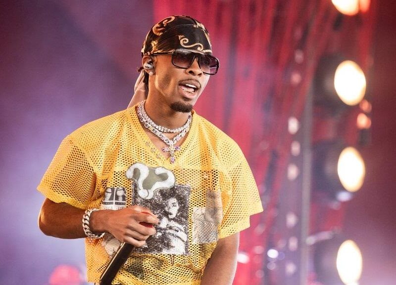 Популярного співака звинуватили у вбивстві 14-річної дівчинки