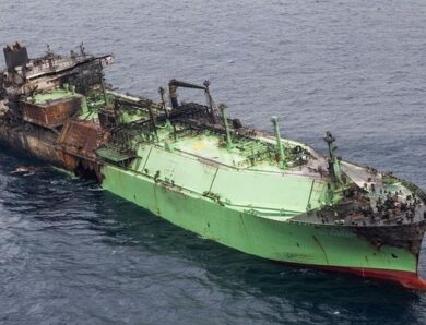 Пошкоджений російський газовоз не вдалося відбуксирувати до Лівії