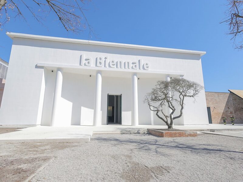 Представники Венеційської бієнале перенесли церемонію нагородження