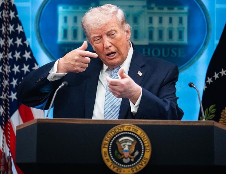 Прихильники MAGA почали вимагати відставки Трампа