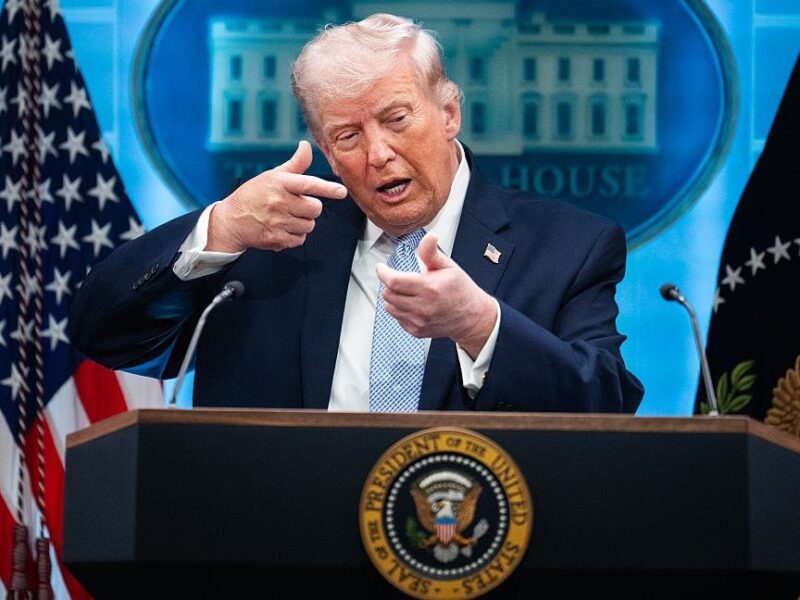 Прихильники MAGA почали вимагати відставки Трампа