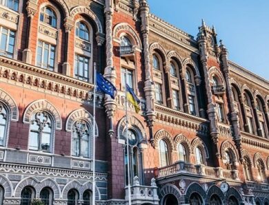 Продаж доларів на міжбанку впав нижче психологічної межі