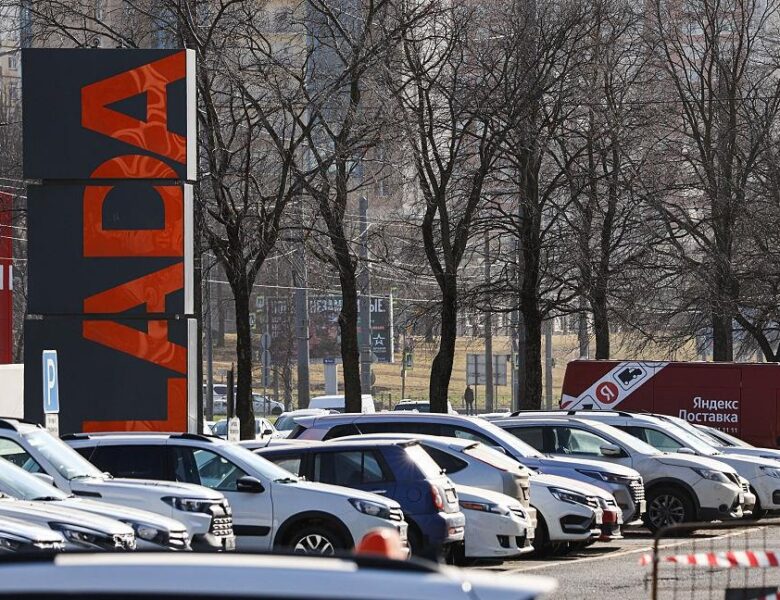 Продажі Lada падають: АвтоВАЗ планує призупинити виробництво