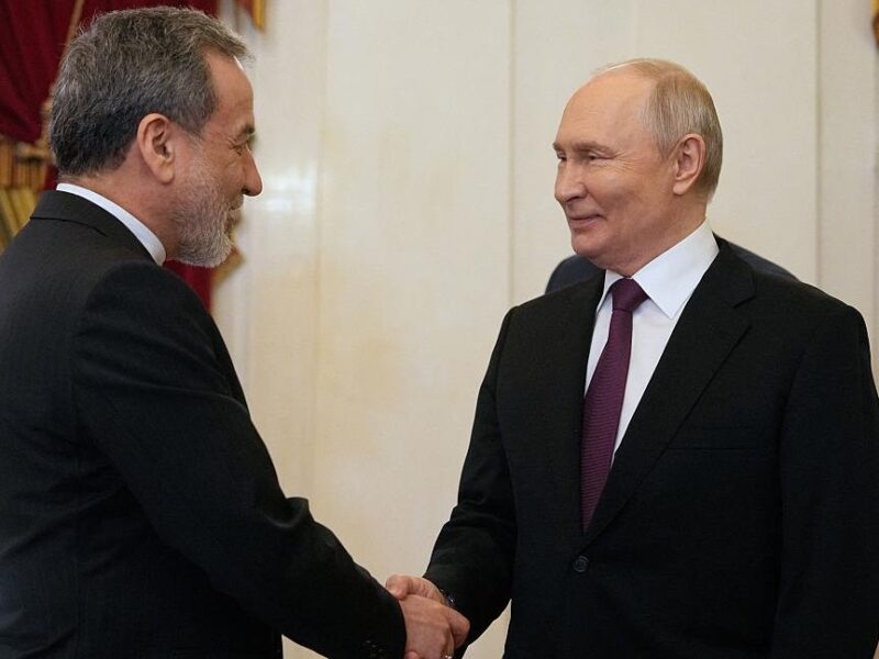 Путін пообіцяв главі МЗС Ірану “сприяти миру”