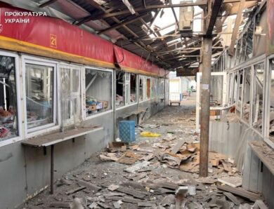 РФ атакувала ринок у Нікополі: п’ятеро загиблих та понад 20 поранених