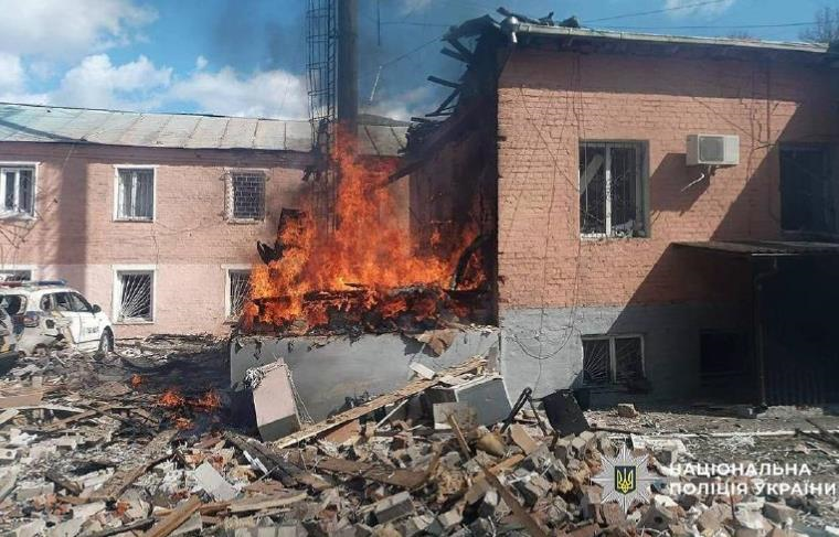РФ вдарила по Прилуках: є постраждалий, у райвідділі поліції пожежа
