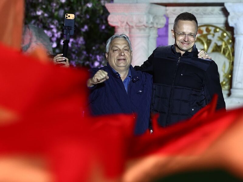 РФ замітає сліди. У Орбана знищують документи