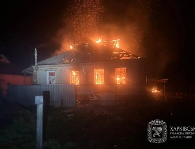 Росія вдарила по будинку на Харківщині: є поранені