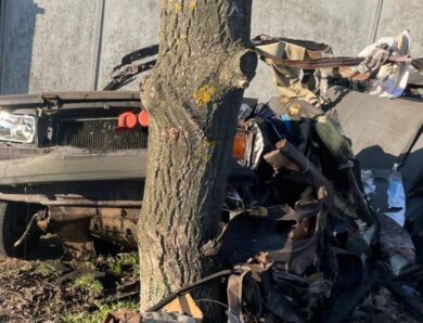 Росіяни атакували цивільне авто в Нікополі, є жертви