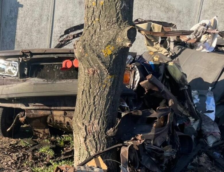 Росіяни атакували цивільне авто в Нікополі, є жертви