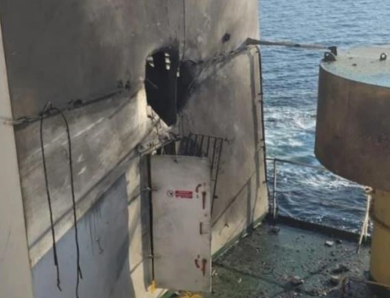 Росіяни поцілили у цивільне торгове судно, яке йшло до порту на Одещині