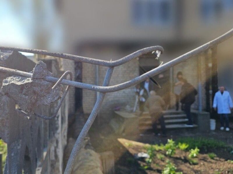 Росіяни вдарили Молнією по лікарні в Херсоні