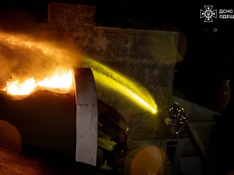 Росіяни вдарили по портах Одеси: пошкоджене судно під прапор Науру