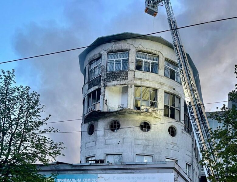 Росіяни вдарили по вишах Дніпра