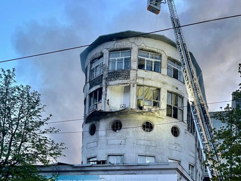 Росіяни вдарили по вишах Дніпра