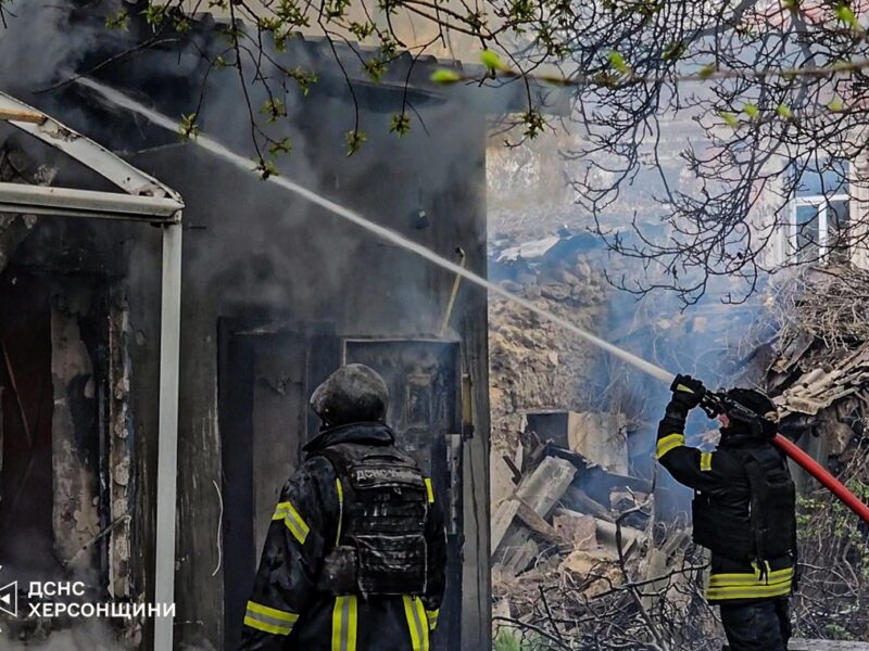Росіяни вкрили вогнем Херсон, троє загиблих
